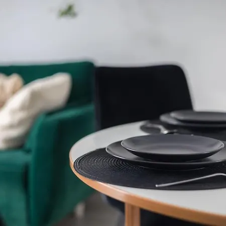 Spacious With Park View *