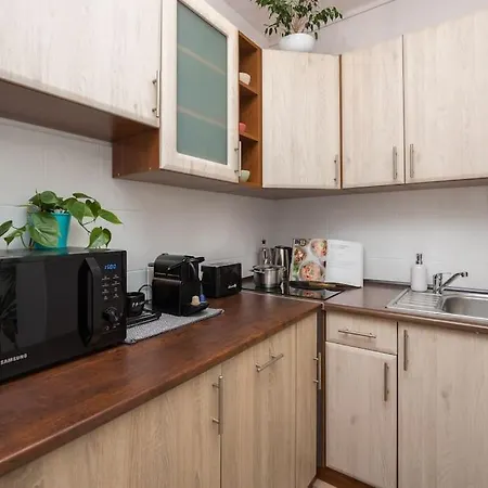 Spacious With Park View Warschau