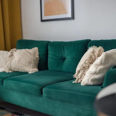 Spacious With Park View