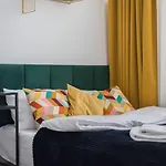 Apartament Spacious With Park View *