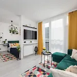 Spacious With Park View * Warszawa