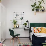 Apartament Spacious With Park View