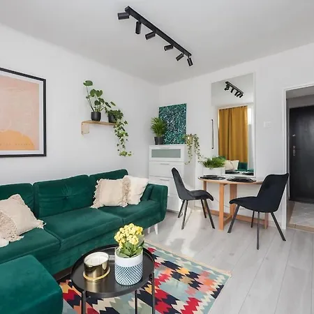 Apartment Spacious With Park View