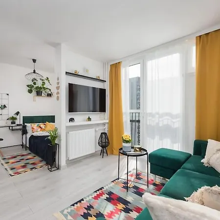 Spacious With Park View * Warschau